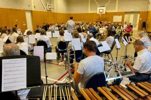 zomeravondconcert muziekvereniging publiek instrumenten gymzaal Heerde